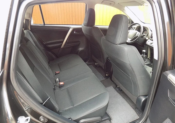 Toyota RAV4 cena 62900 przebieg: 179000, rok produkcji 2015 z Raciąż małe 436